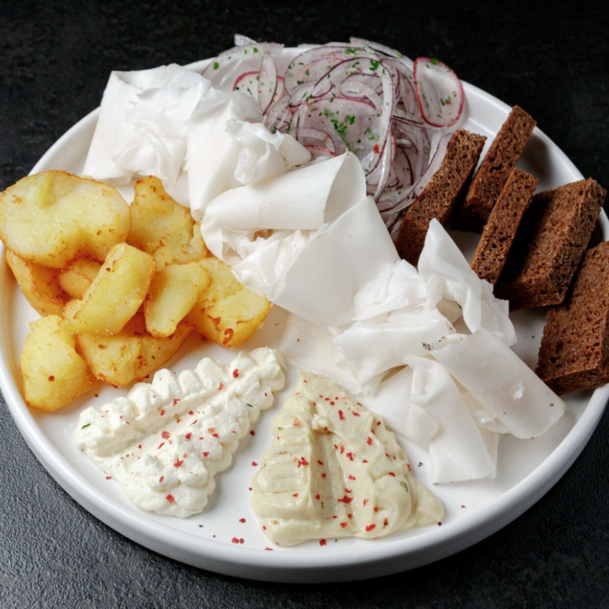 Шпик соленый с гренками